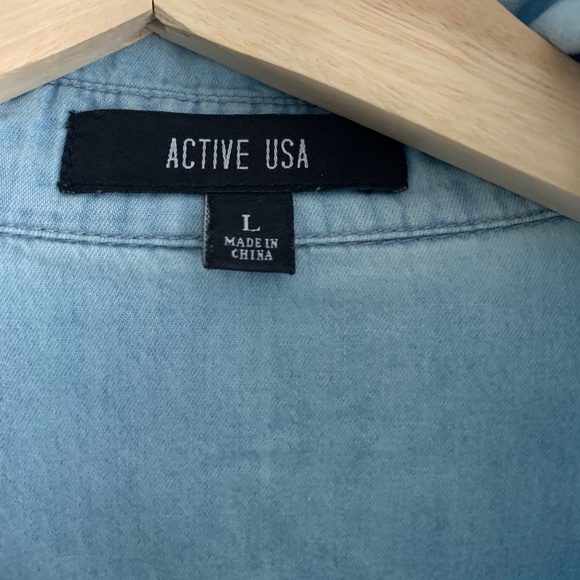 Button-up shirt. - Picture 5 of 5